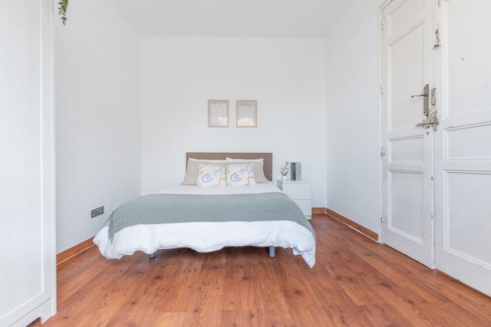 Private room in Madrid photo 3