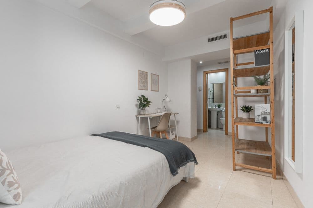 Private room in Madrid photo 3