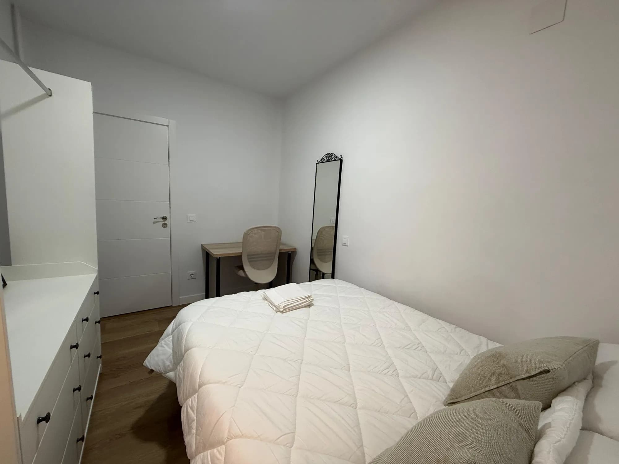 Private room in Madrid photo 4
