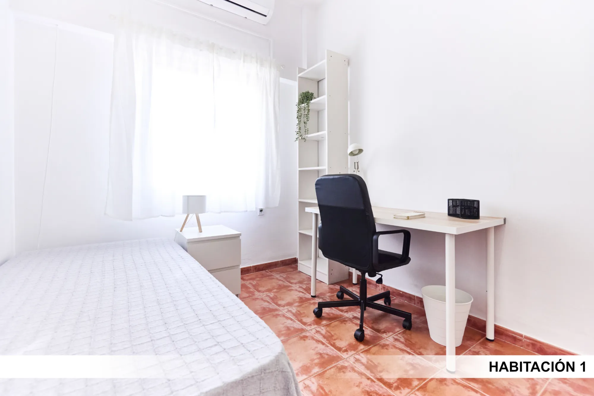 Private room in Seville photo 3